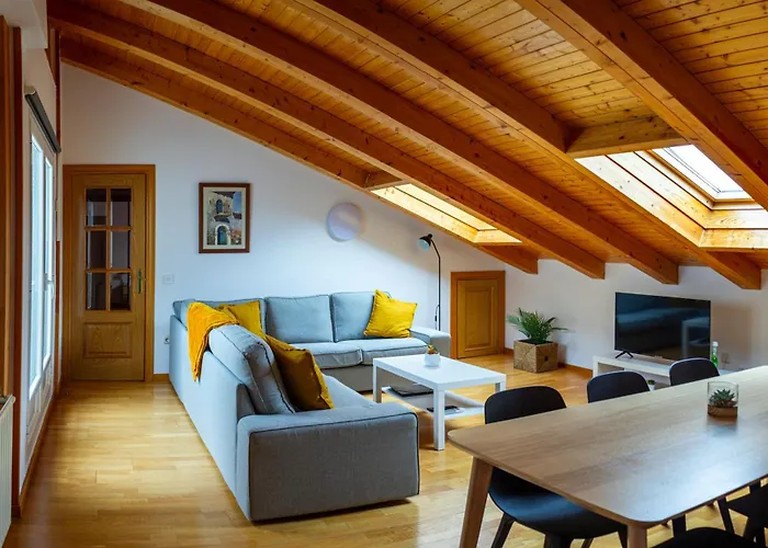 Renovado - ático Plaza Herradores, Céntrico Y Con Wifi