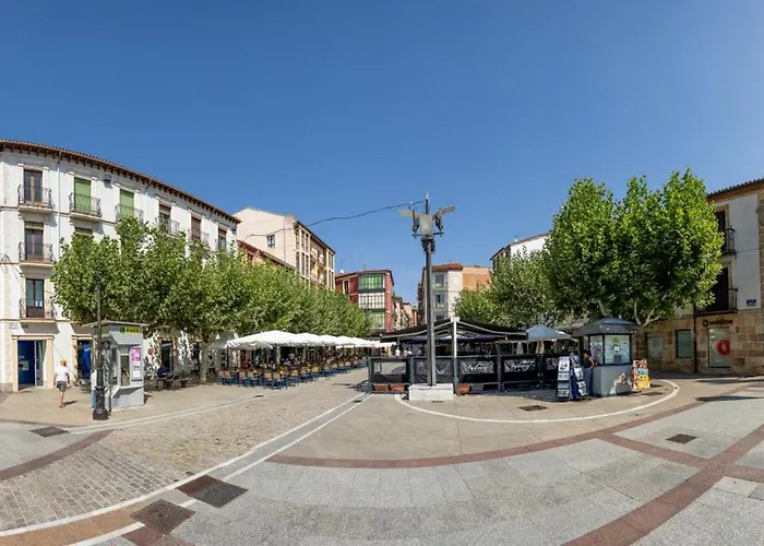 Renovado - ático Plaza Herradores, Céntrico Y Con Wifi *