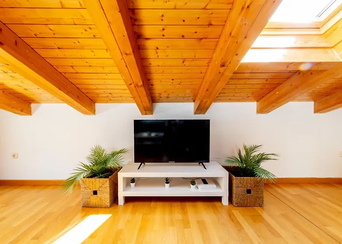 Renovado - ático Plaza Herradores, Céntrico Y Con Wifi *