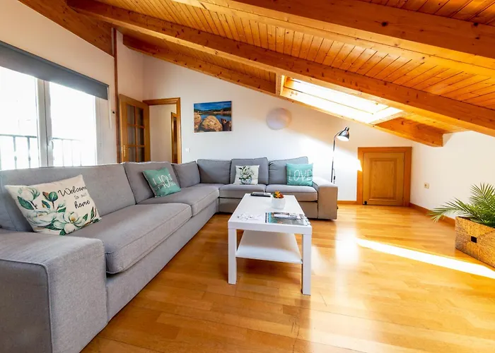 Renovado - ático Plaza Herradores, Céntrico Y Con Wifi