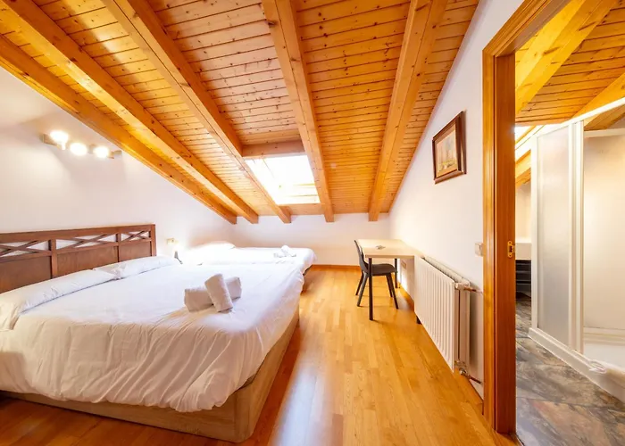 Renovado - ático Plaza Herradores, Céntrico Y Con Wifi