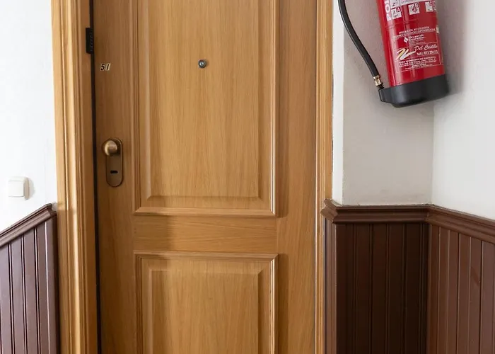 Renovado - ático Plaza Herradores, Céntrico Y Con Wifi *