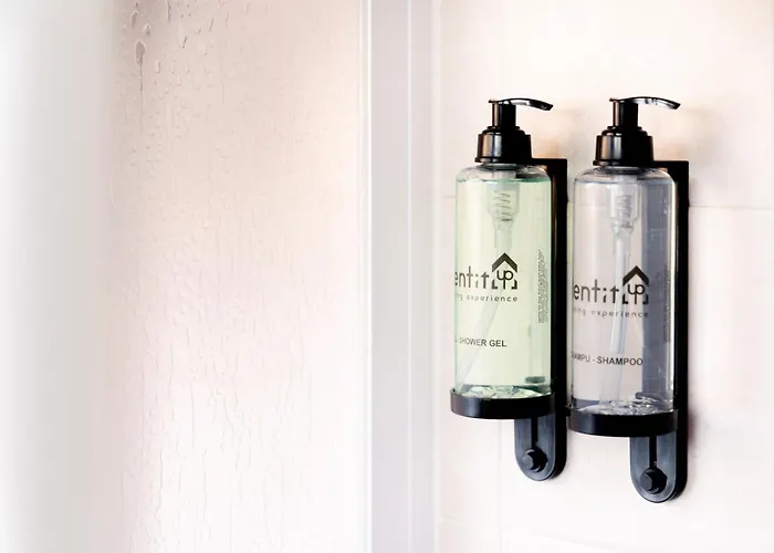 Renovado - ático Plaza Herradores, Céntrico Y Con Wifi *